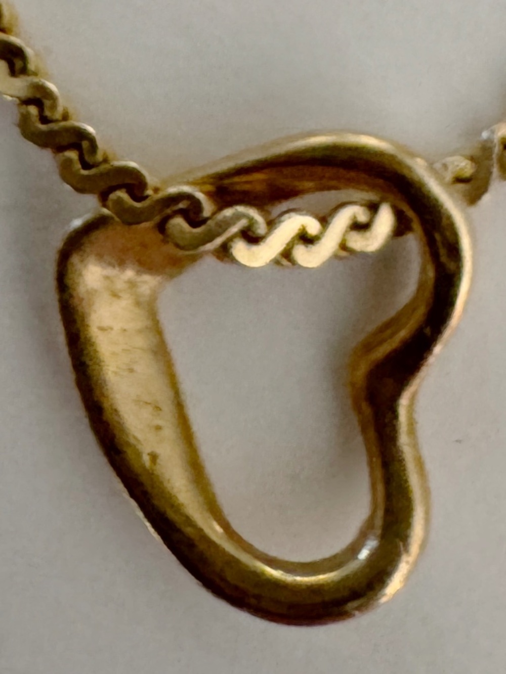 Vintage Classic Floating Heart Necklace in 14K gold - Picture 7 of 10